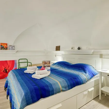 Two Levels In Historical Building - Happy דירה