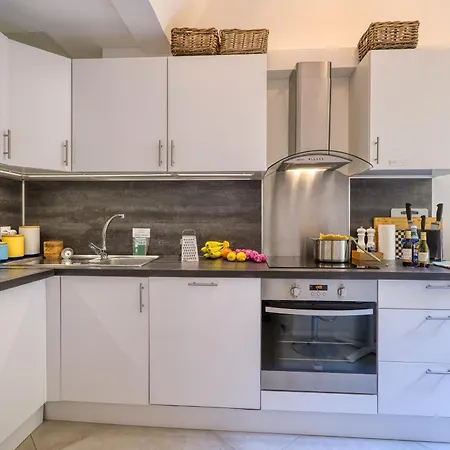 Two Levels In Historical Building - Happy Menton