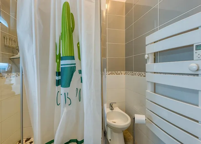 Two Levels In Historical Building - Happy Apartament Mentona