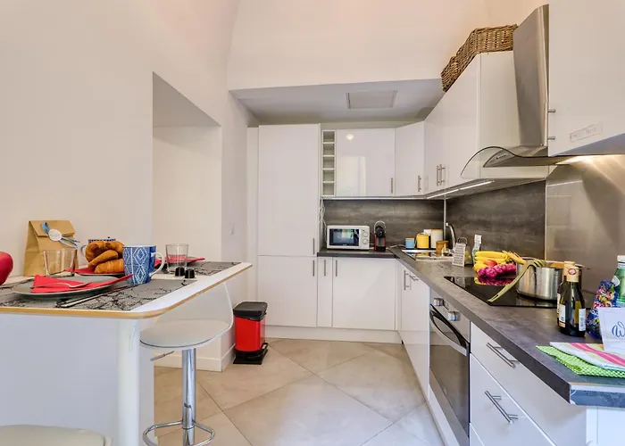 Two Levels In Historical Building - Happy * Mentona