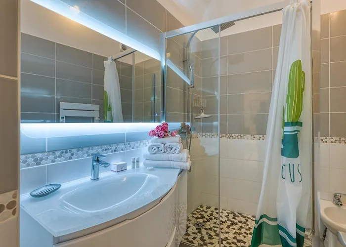 Two Levels In Historical Building - Happy Mentona